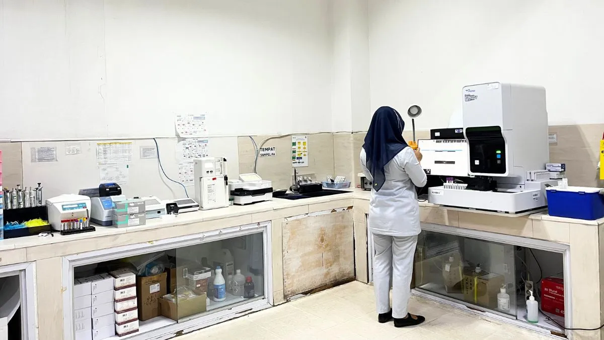 Laboratorium klinik RSPUR Banda Aceh — pemeriksaan darah dan penunjang diagnostik.